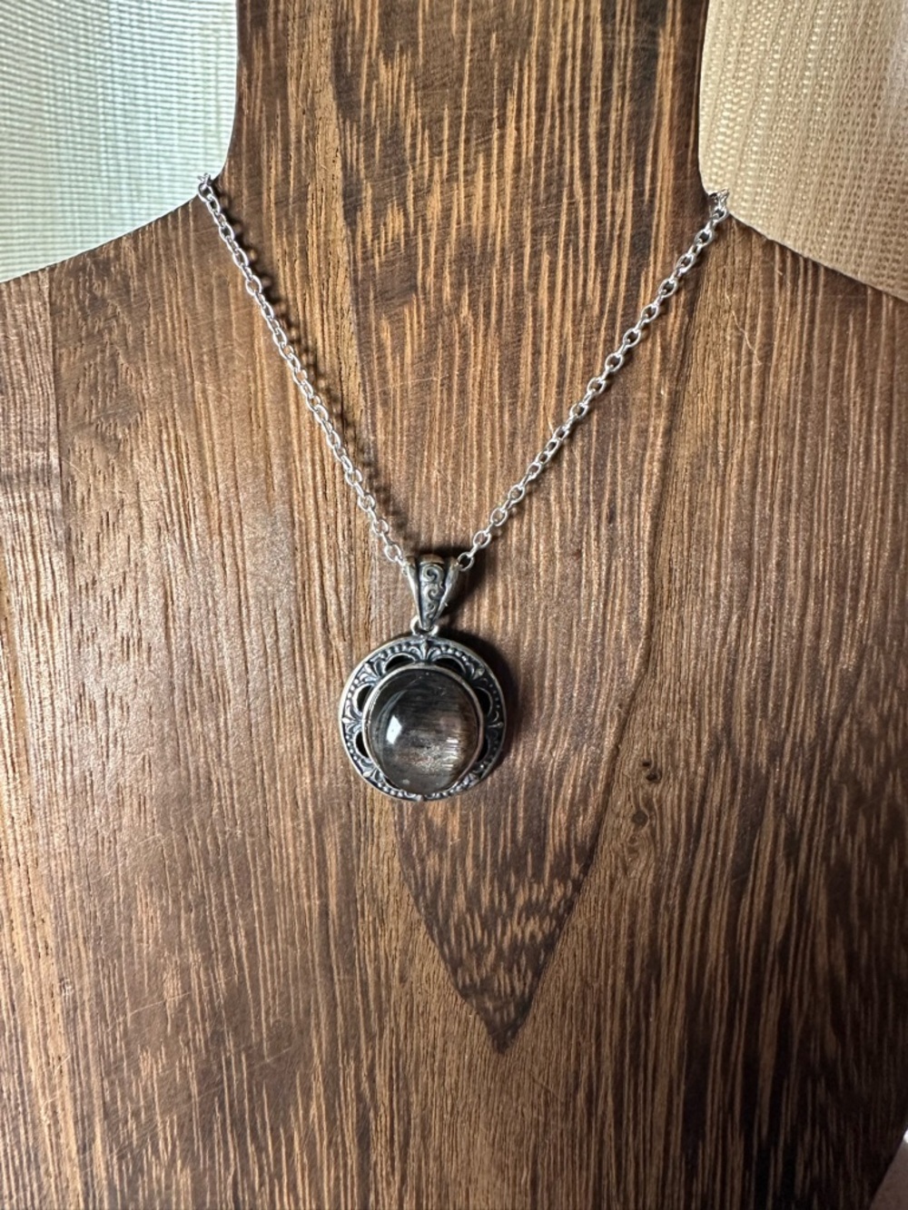 Sunstone and Silver Vintage Style Pendant Necklace on Silver Plated Chain - Picture 2 of 14